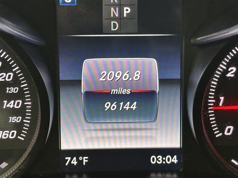 Used 2018 Mercedes-Benz GLC 300 4MATIC image 27
