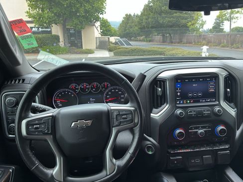 Used 2020 Chevrolet Silverado 1500 LT Trail Boss w/ Midnight Edition AWD/4WD image 24