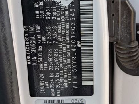 Used 2024 Kia Sorento S image 16