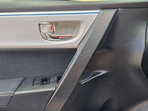 Used 2015 Toyota Corolla LE image 7