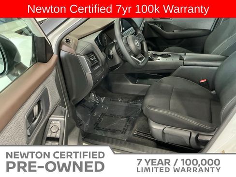 Used 2023 Nissan Rogue S FWD image 4