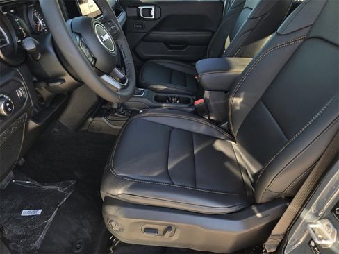 New 2025 Jeep Gladiator Sport image 18