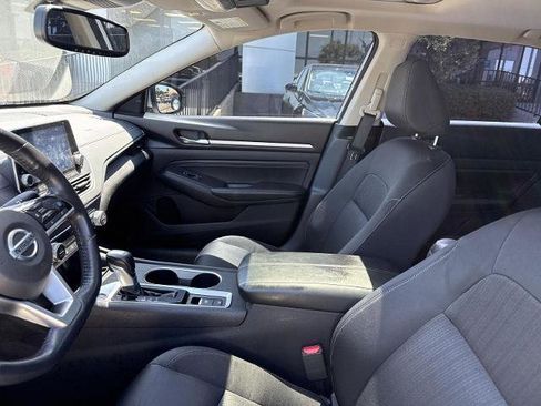 Used 2019 Nissan Altima 2.5 SV FWD image 4