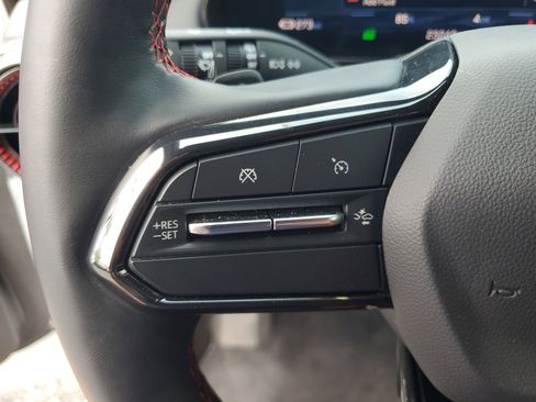 Used 2024 Chevrolet Equinox EV RS FWD image 20