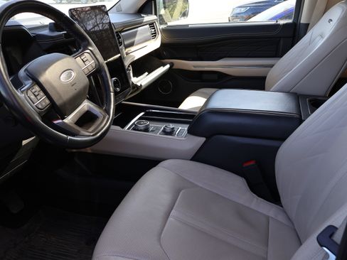 Used 2022 Ford Expedition Platinum image 38