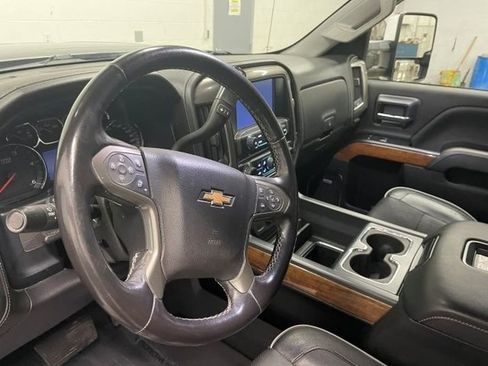 Used 2019 Chevrolet Silverado 2500 High Country w/ Duramax Plus Package image 12