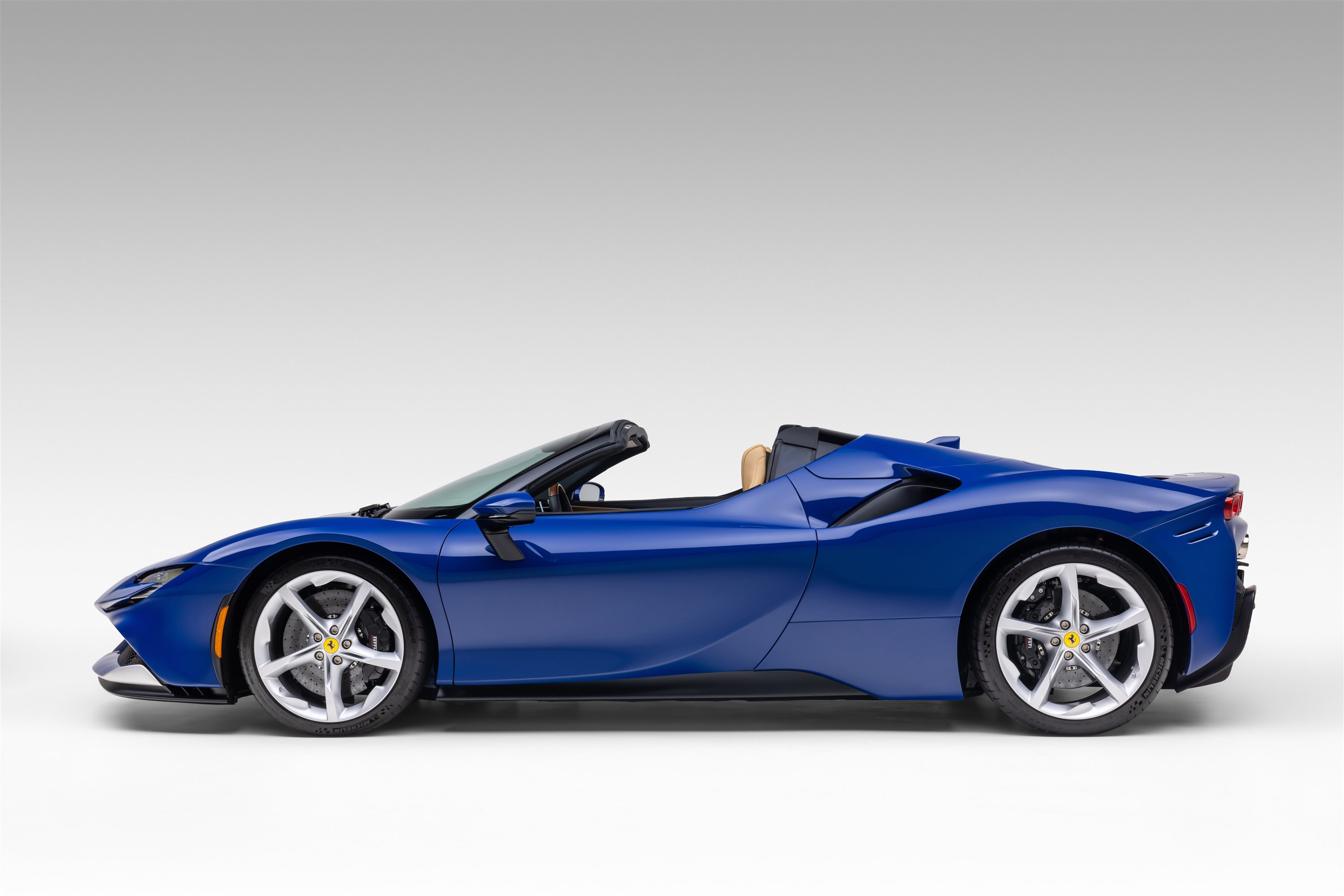 Certified 2022 Ferrari SF90 Spider AWD/4WD image 3