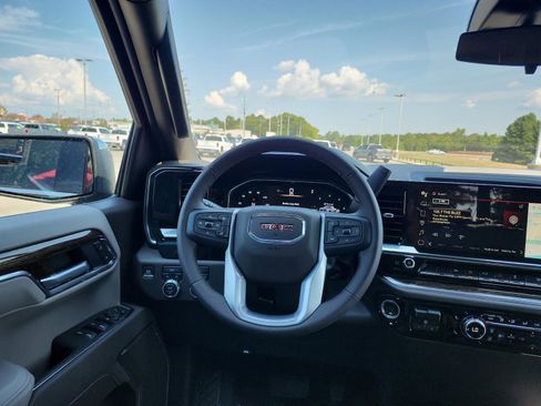 New 2026 GMC Sierra 1500 SLE image 9