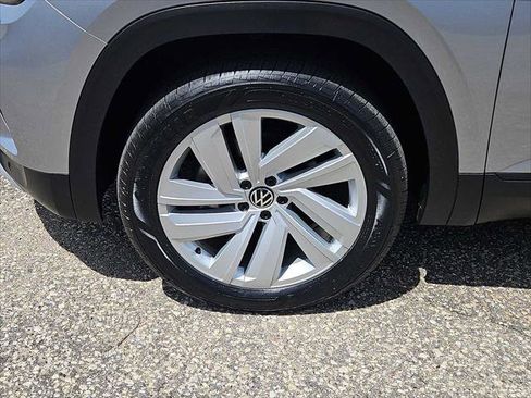 Used 2023 Volkswagen Atlas Cross Sport SE w/ Panoramic Sunroof Package AWD/4WD image 2