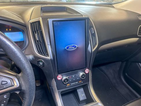 Used 2024 Ford Edge SEL AWD/4WD image 12