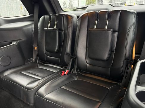 Used 2017 Ford Explorer XLT w/ Equipment Group 202A FWD image 15
