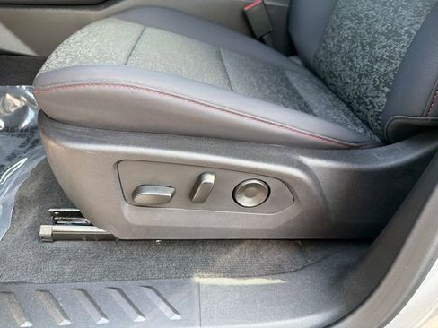 Used 2025 Chevrolet Colorado Z71 AWD/4WD image 19