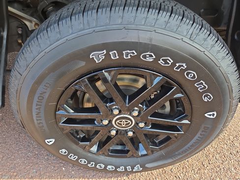 Used 2022 Toyota Tundra SR5 w/ SR5 Convenience Package image 11