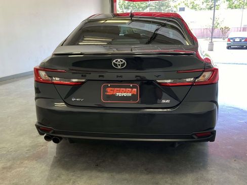 Used 2025 Toyota Camry SE w/ Multimedia Upgrade Package image 4
