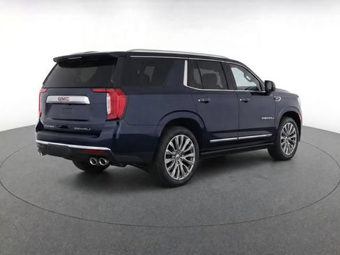 Used 2024 GMC Yukon Denali w/ Advanced Technology Package AWD/4WD image 4
