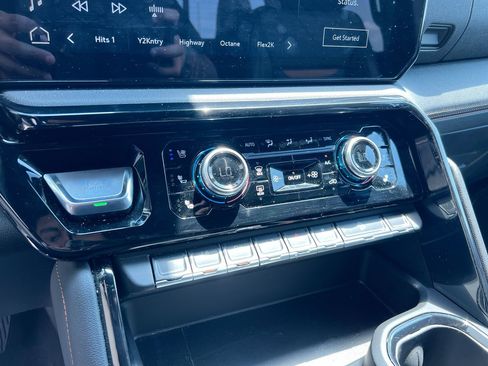 Used 2025 GMC Sierra 2500 AT4 AWD/4WD image 24