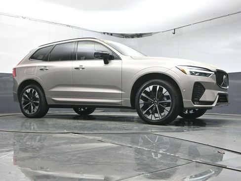 Used 2026 Volvo XC60 B5 Plus w/ Protection Package Premier image 33