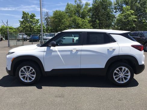 Used 2024 Chevrolet TrailBlazer LS w/ LS Convenience Package AWD/4WD image 2