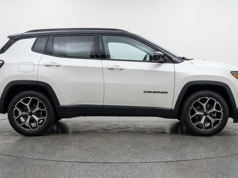 Used 2025 Jeep Compass Limited AWD/4WD image 11