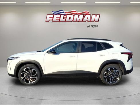 Used 2024 Chevrolet Trax RS w/ Sunroof Package FWD image 2