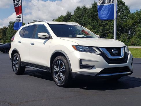 Used 2019 Nissan Rogue SV w/ Premium Package AWD/4WD image 3