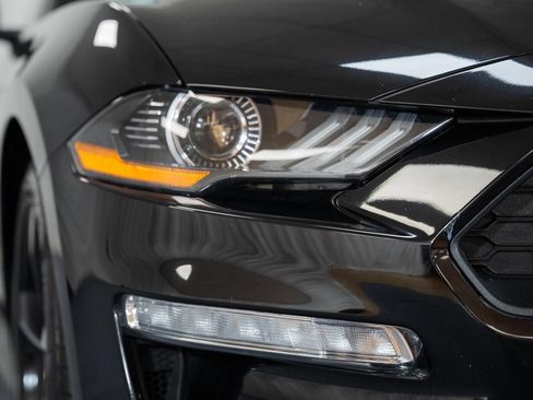 Used 2018 Ford Mustang Coupe RWD image 13