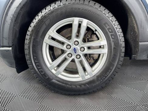Certified 2022 Ford Explorer XLT w/ Equipment Group 202A AWD/4WD image 32