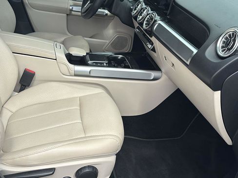 Used 2022 Mercedes-Benz GLB 250 image 20