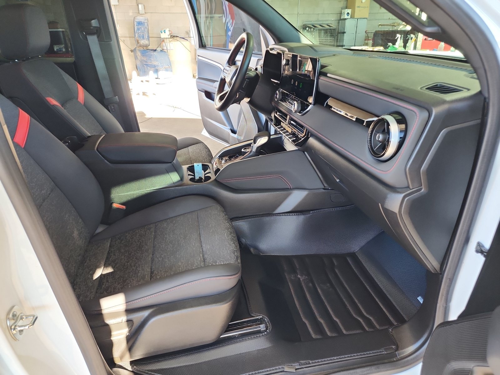 Used 2024 Chevrolet Colorado Z71 w/ Z71 Convenience Package 2 AWD/4WD image 27