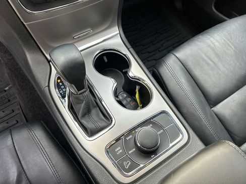 Used 2018 Jeep Grand Cherokee Limited AWD/4WD image 22