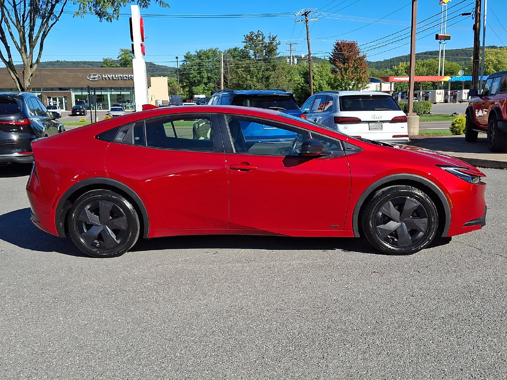Used 2023 Toyota Prius LE AWD/4WD image 10