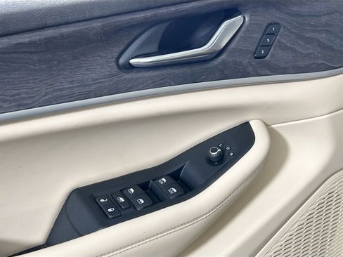 Used 2023 Jeep Grand Cherokee Limited image 17