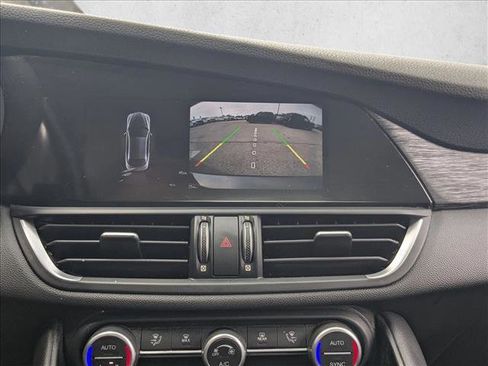 Used 2020 Alfa Romeo Giulia image 12