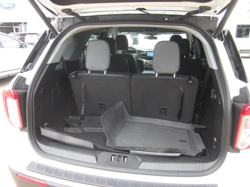 Used 2023 Ford Explorer XLT w/ Equipment Group 202A AWD/4WD image 9