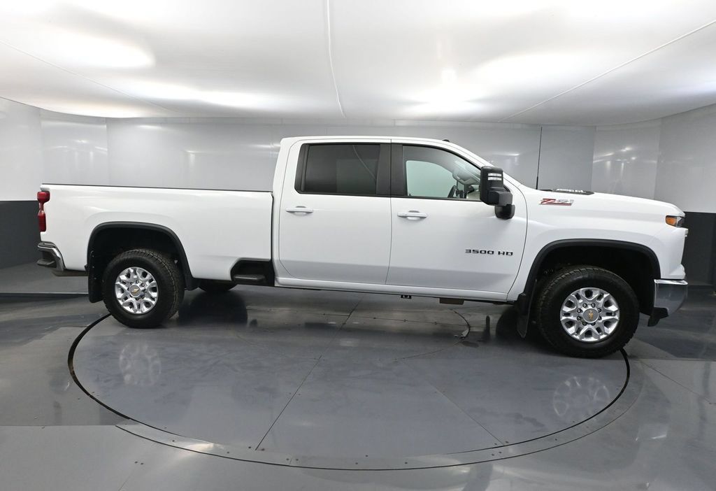 Used 2025 Chevrolet Silverado 3500 LT w/ Safety Package AWD/4WD image 3