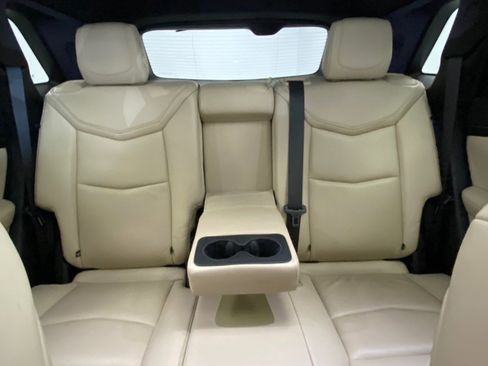 Used 2018 Cadillac XT5 Luxury w/ Driver Awareness Package AWD/4WD image 43