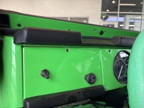 Used 2023 Volkswagen Tiguan SE w/ Panoramic Sunroof Package FWD image 21