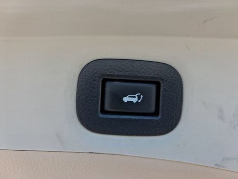 Used 2018 Nissan Rogue SV FWD image 12