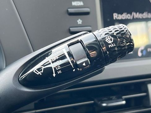 Used 2025 Hyundai Elantra Sport image 24