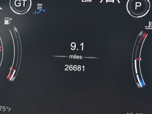 Used 2021 Aston Martin DBX image 43