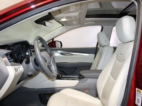 Certified 2024 Cadillac XT5 Premium Luxury AWD/4WD image 4