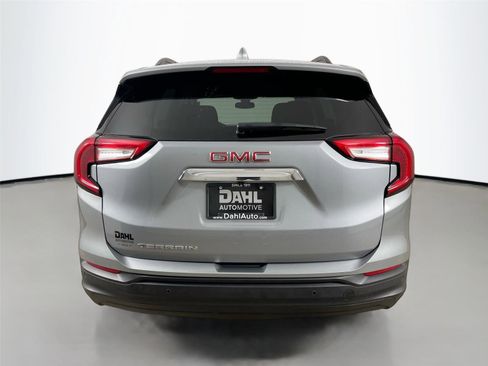 Used 2024 GMC Terrain SLE w/ Driver Convenience Package image 12