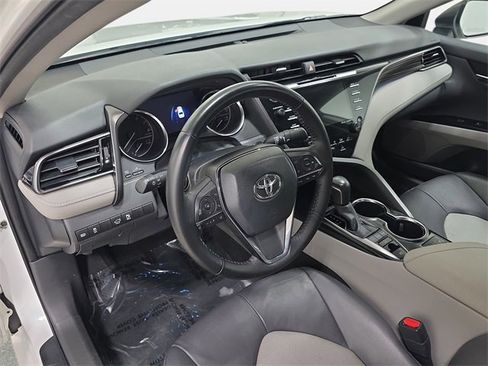 Used 2020 Toyota Camry XLE image 16