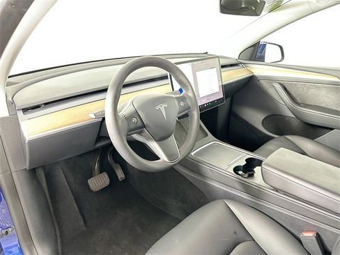 Used 2023 Tesla Model Y Long Range image 18
