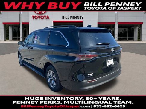 New 2026 Toyota Sienna LE FWD image 3