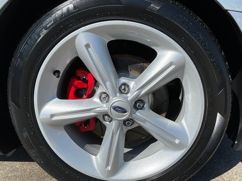 Used 2010 Ford Mustang GT Premium image 15