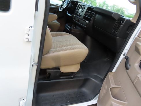 Used 2012 Chevrolet Express 2500 RWD image 20