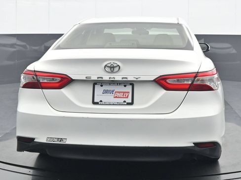 Used 2018 Toyota Camry LE FWD image 5
