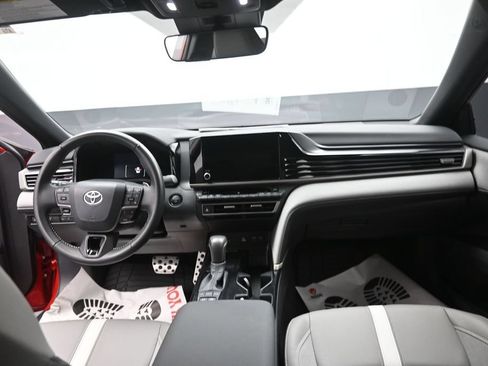 Used 2025 Toyota Camry SE w/ Convenience Package FWD image 12