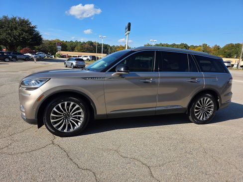 Used 2020 Lincoln Aviator Reserve w/ Elements Package Plus image 3